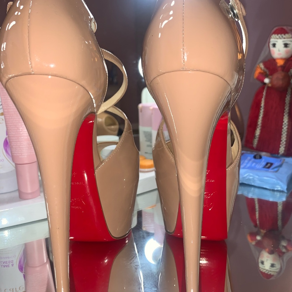Patent Leather Nude Louboutins 💋